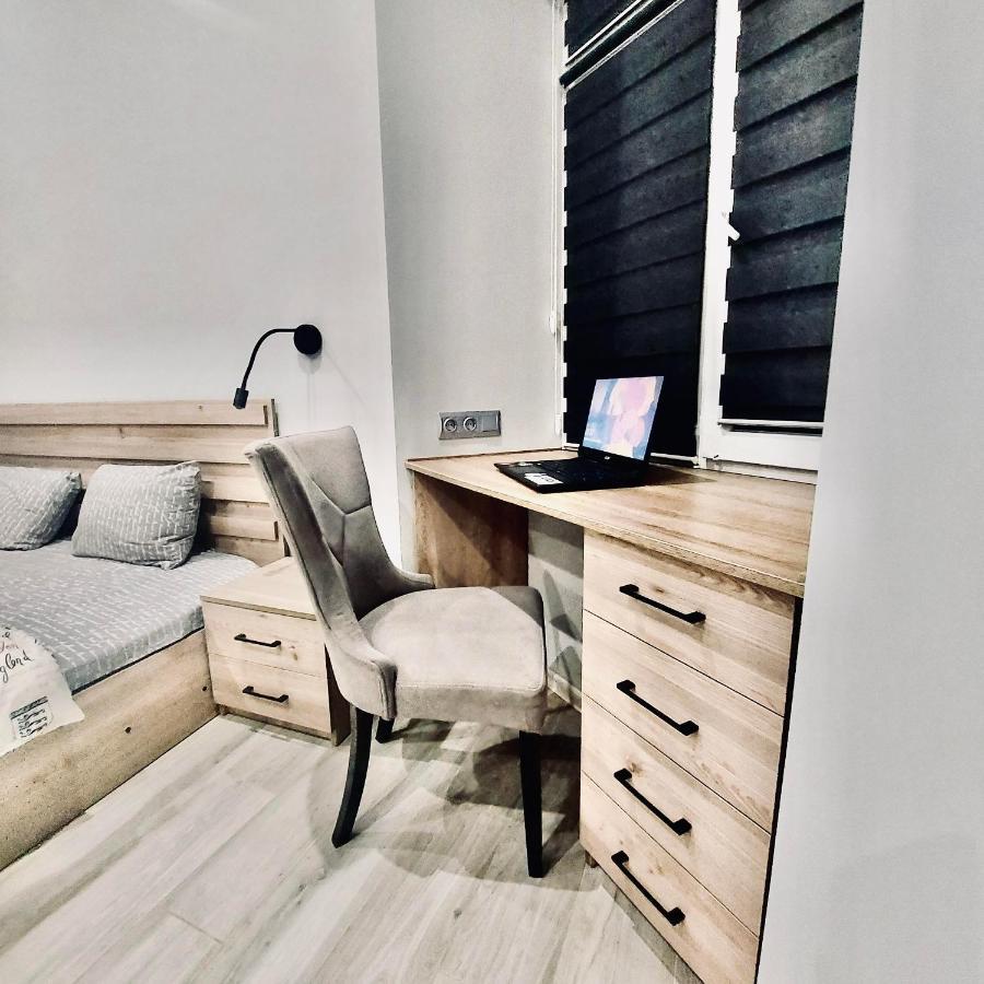 Apartments Pekarska Centr - Світло Є! Lviv Bagian luar foto